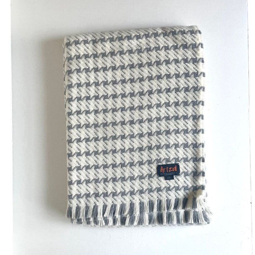 ARTZNL 100% Baby Alpaca Houndstooth Throw Blanket Large Soft Warm Luxury Gray - Picture 11 of 13